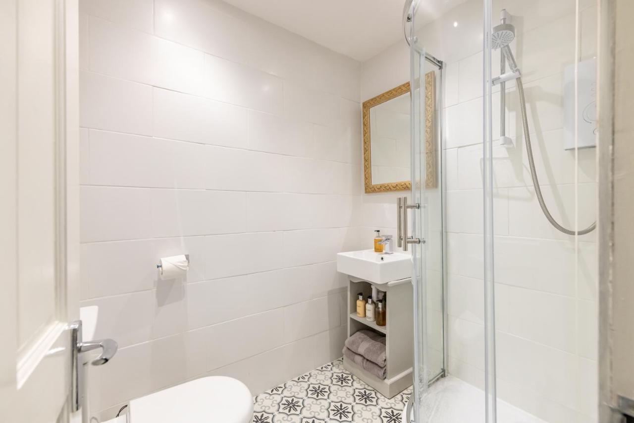 Gorgeous Garden Apartment Bath Bagian luar foto