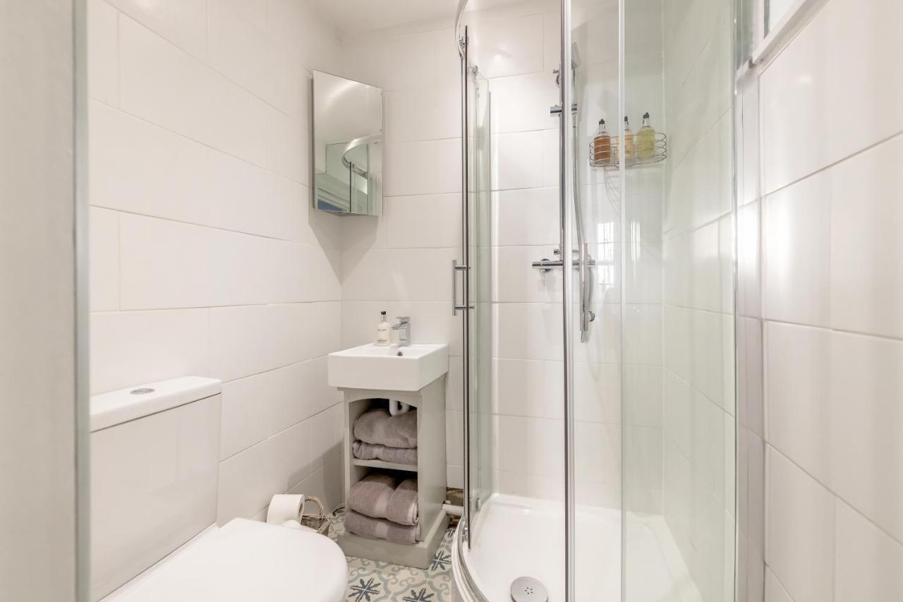Gorgeous Garden Apartment Bath Bagian luar foto